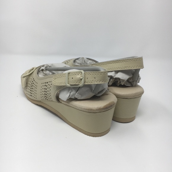 Lovely leather-like flats perfect for work. - Picture 5 of 9